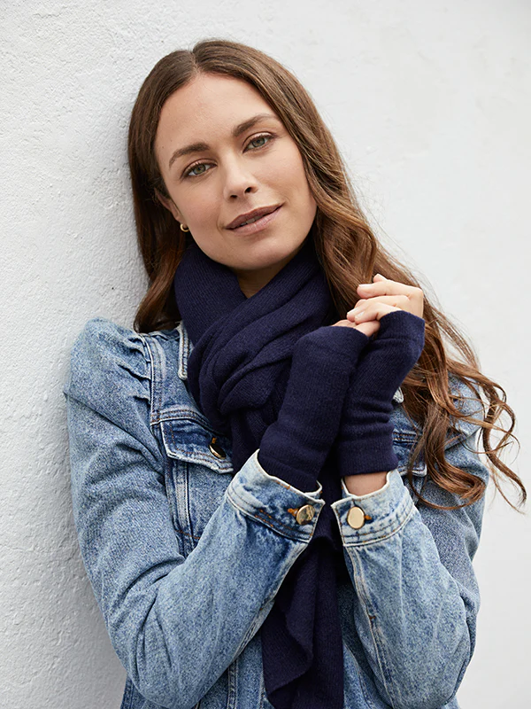 cashmere chunky wrist warmers - navy - Image 3