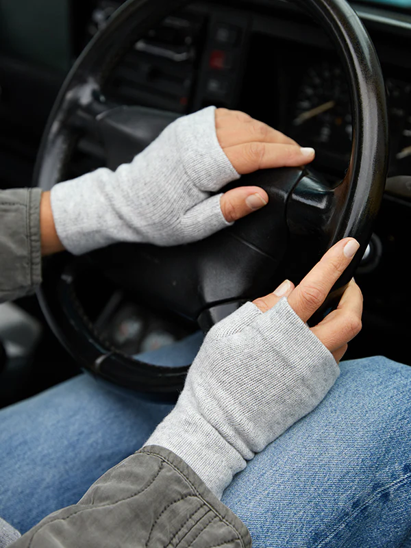 cashmere chunky wrist warmers - grey - Image 5