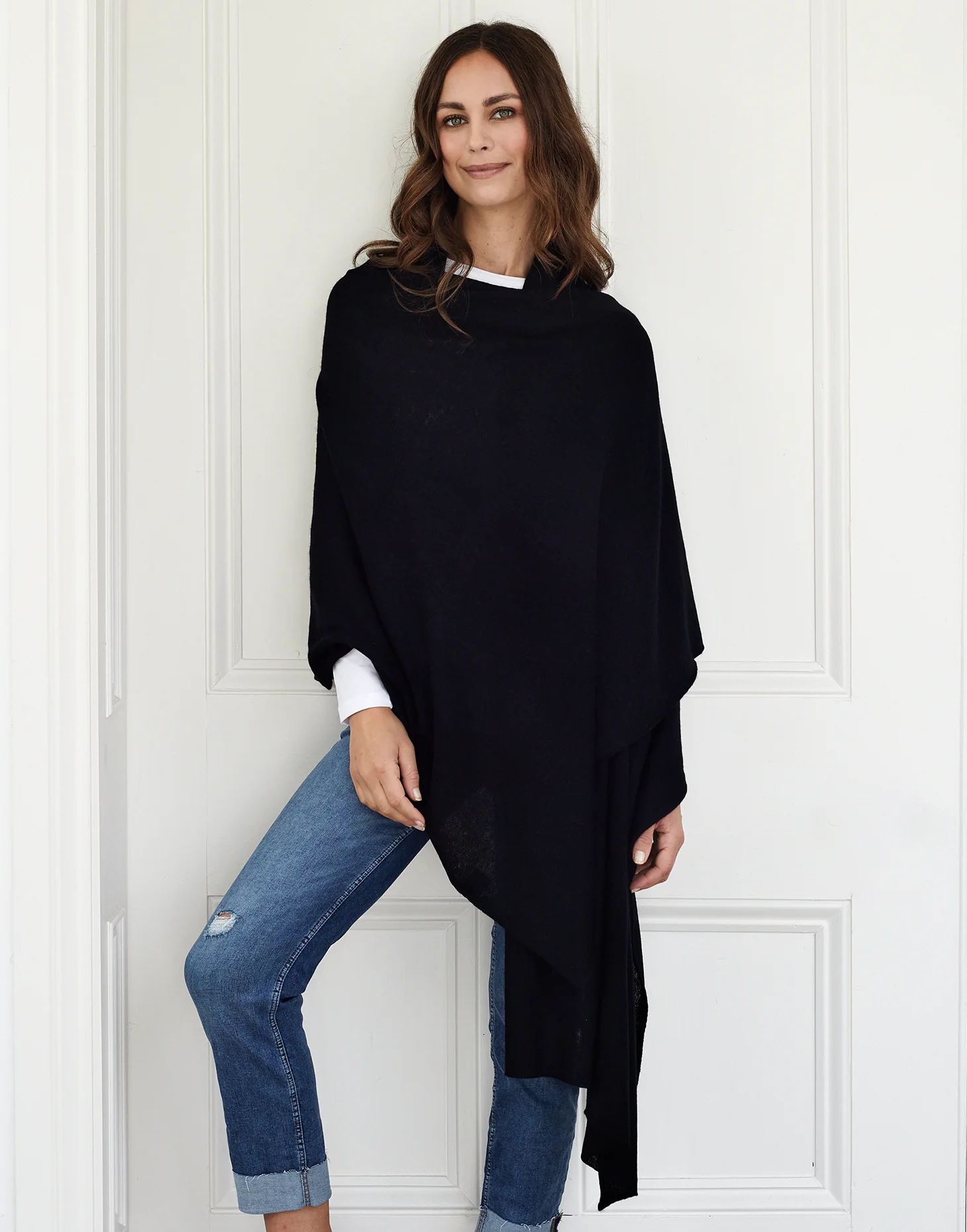 lola cashmere travel wrap - black - Image 3