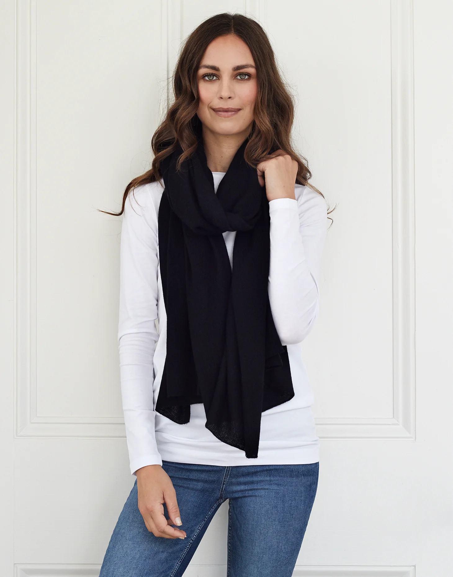lola cashmere travel wrap - black - Image 4