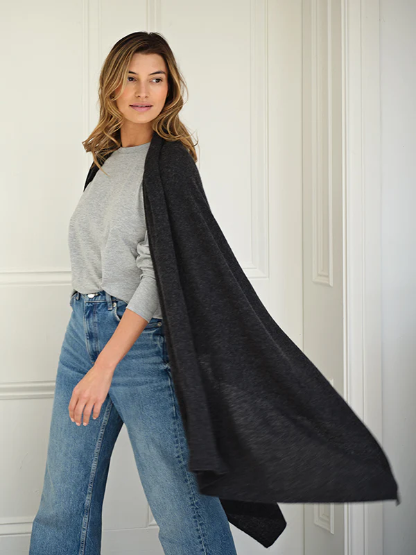 lola cashmere travel wrap - charcoal - Image 3