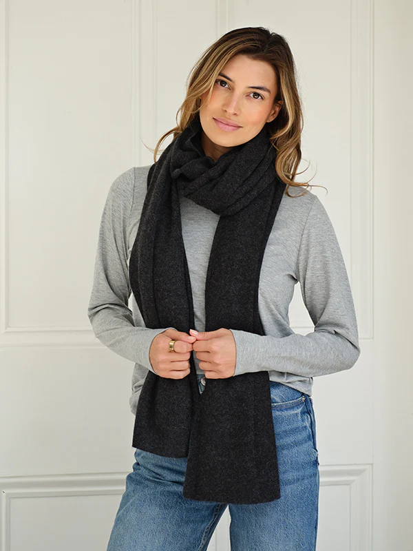 lola cashmere travel wrap - charcoal - Image 4