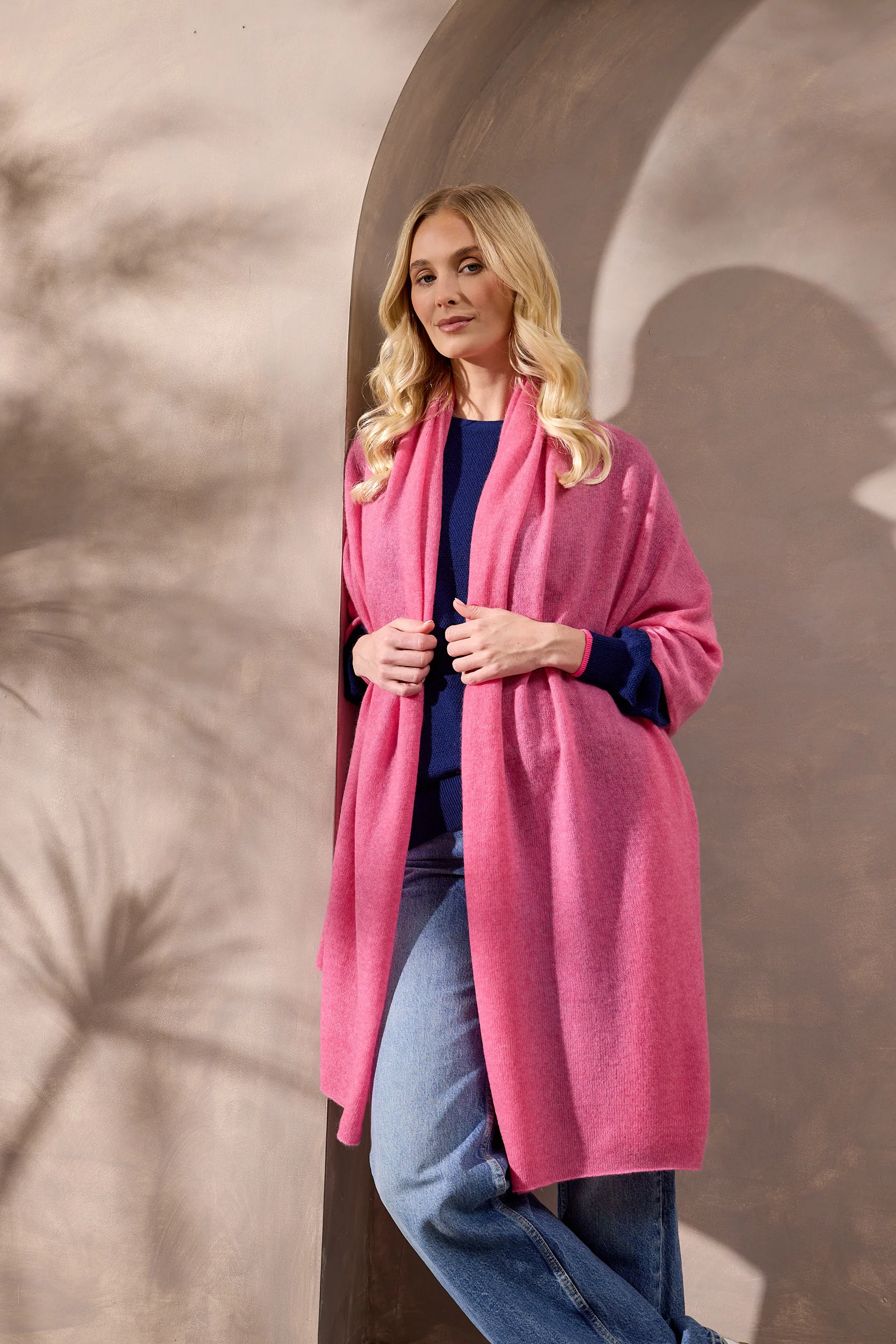 lola cashmere travel wrap - pink - Image 3