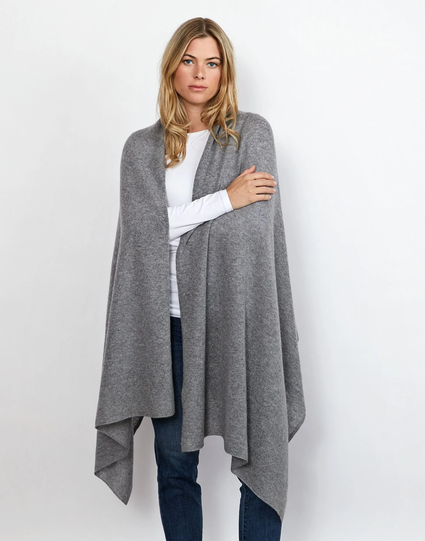 lola cashmere travel wrap - dark grey - Image 3