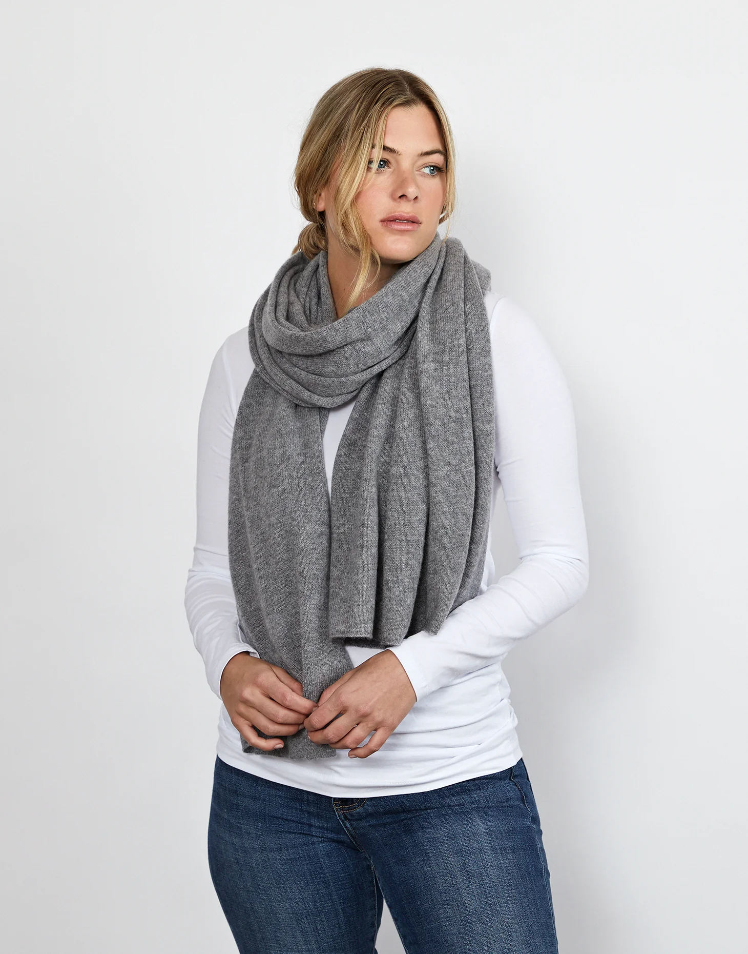 lola cashmere travel wrap - dark grey - Image 4