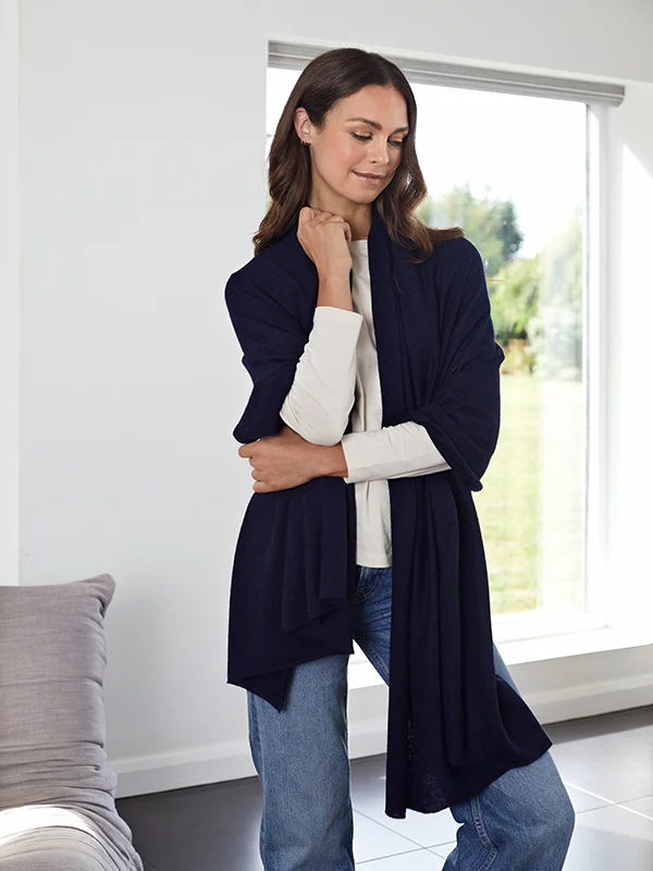 lola cashmere travel wrap - navy - Image 4