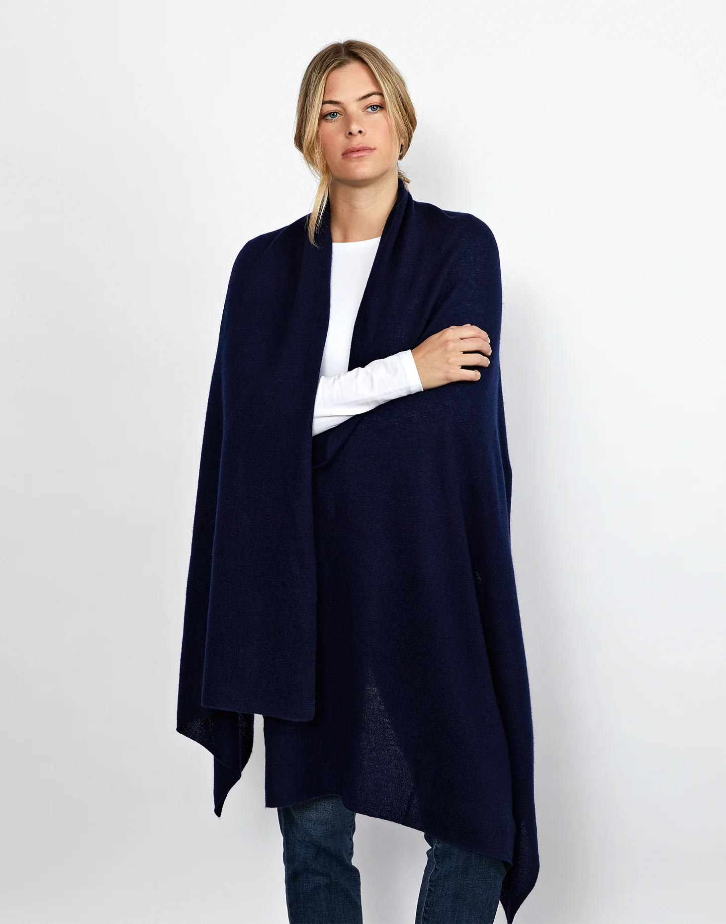 lola cashmere travel wrap - navy - Image 5
